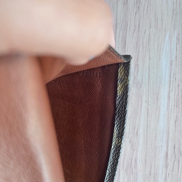 Louis Vuitton vintage clutch wallet hand paired and sealed Vivienne inspired. - Picture 8 of 12